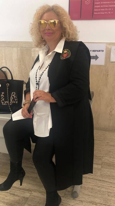 Charo Llamera Abogada Matrimonialista abogada en una oficina 1